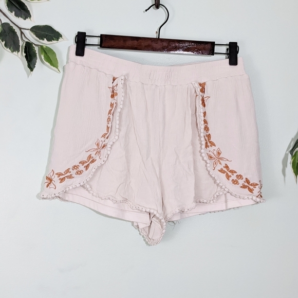 💐 Papaya Embroidered Lined Shorts 💐 - Picture 1 of 10